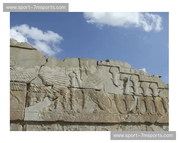 红墙下的众神之战：当史诗级对决遭遇波斯铁骑——深度解析vs波斯波利斯的足球图腾